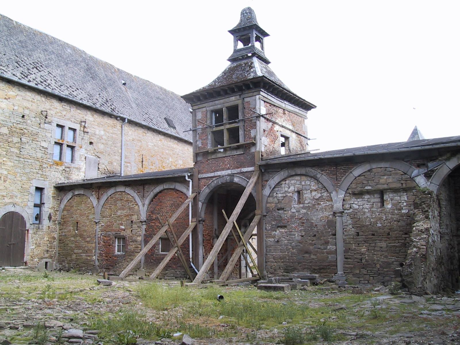 Château de Courrière — LaToileScoute
