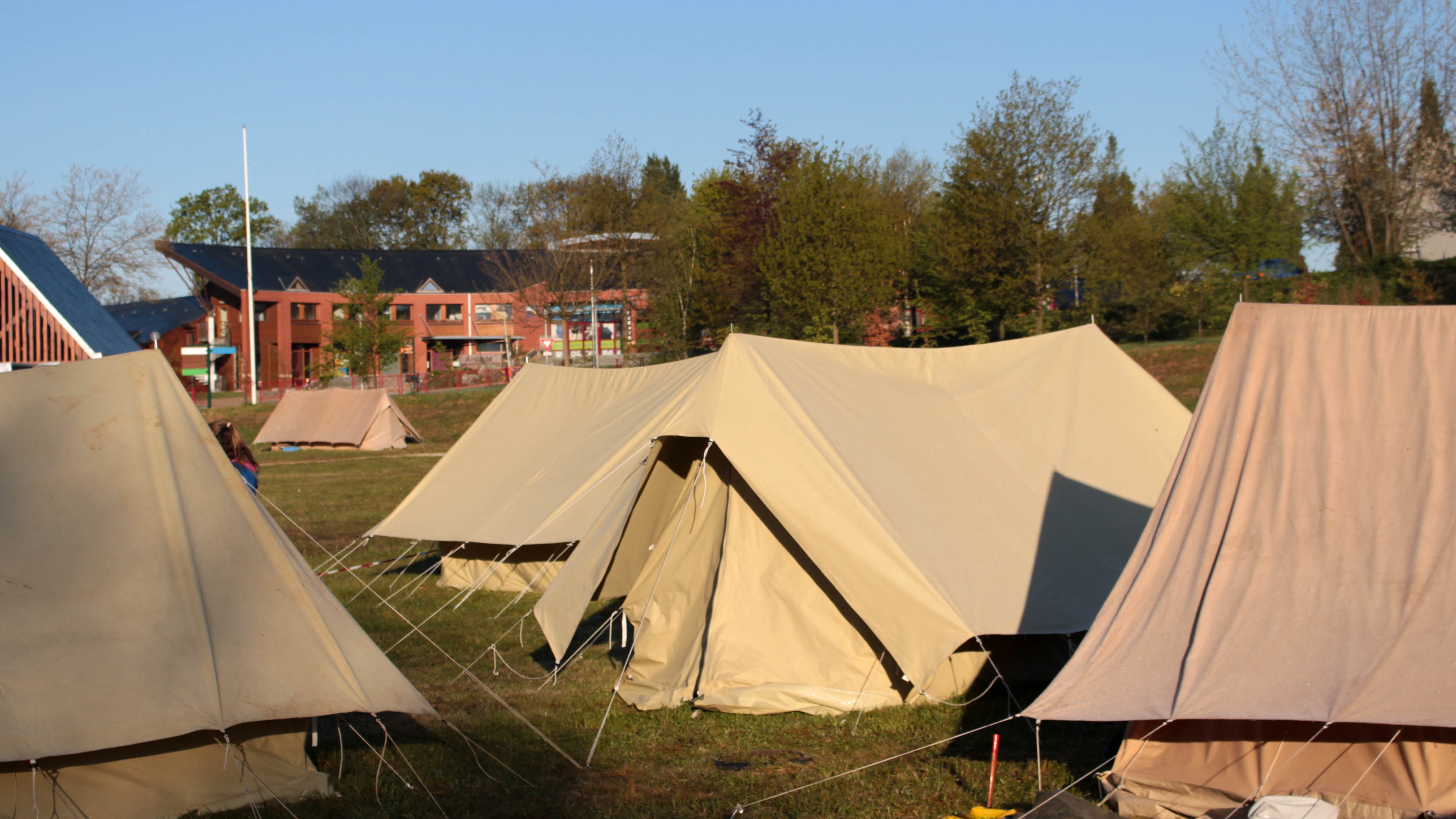 Comment mieux dormir sous une tente scoute ?