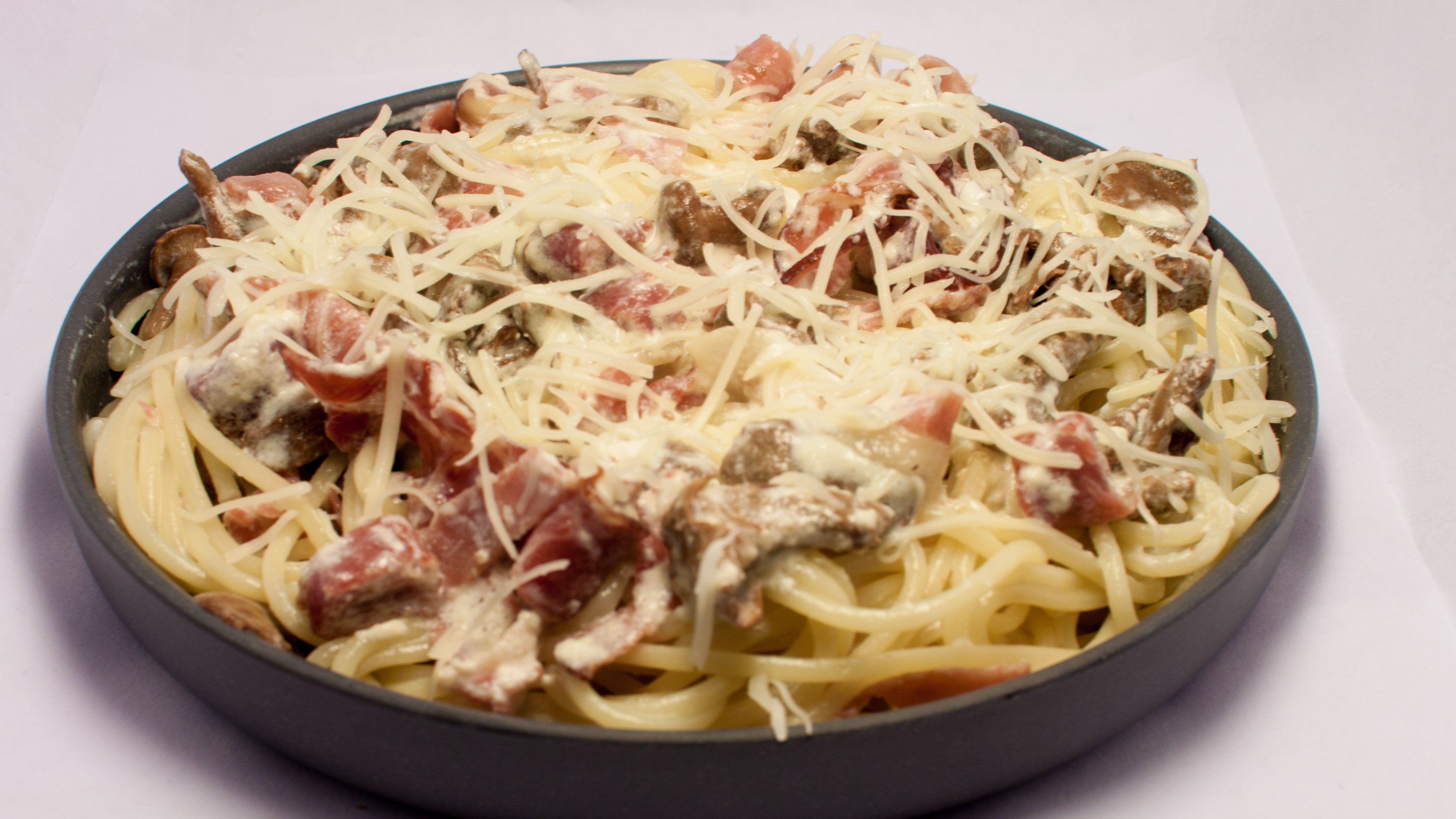 Pasta ! sauce aux girolles et tagliatelles de jambon de Pays