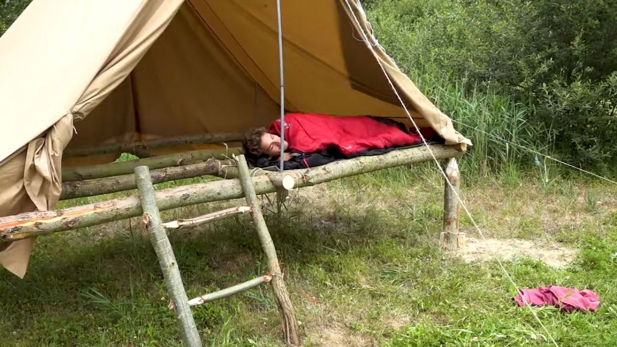 La tente sur pilotis, l'originale !