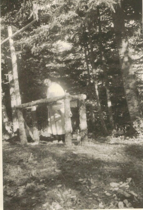 Le Père Archambaud disant la messe 