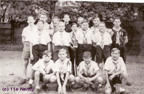 Automne 1944 : Cour de la Basilique ND de Lourdes