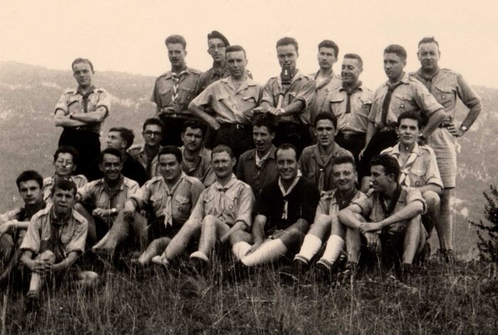 De droite à gauche au premier rang : Jean Muller, X, Paul Rendu et Père Liégé en 1955