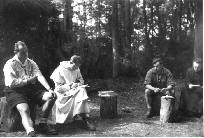 Le P. Liégé à Jambville, Pâques 1957