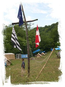 Vue du mat et du camp scout