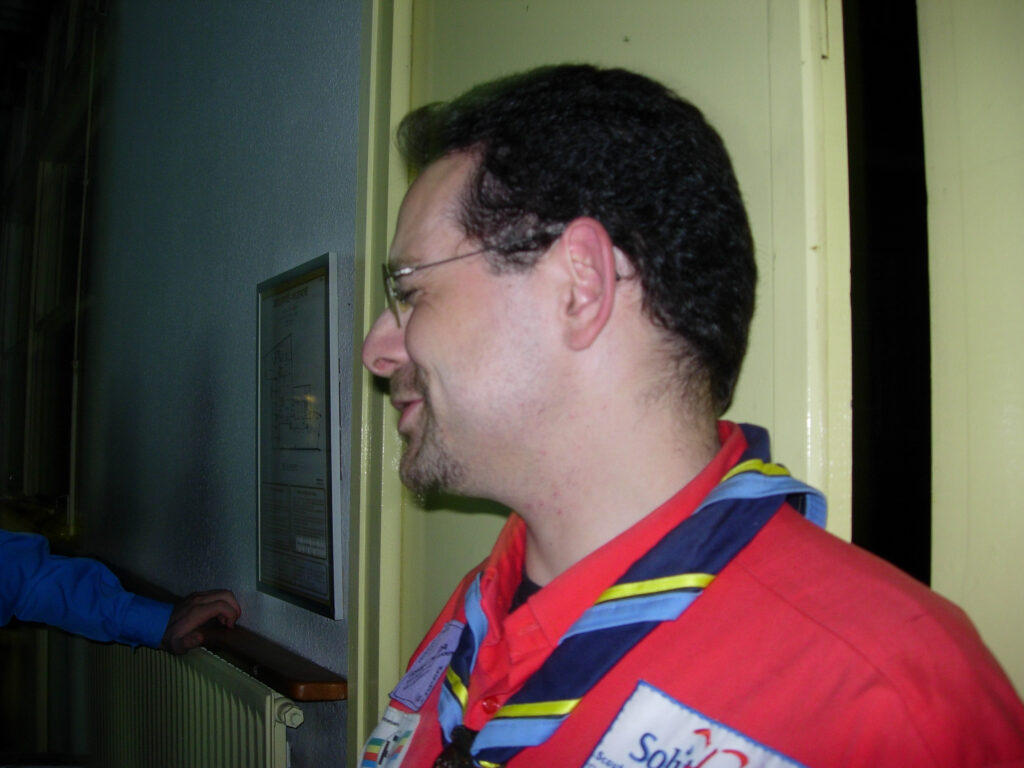 ag2003-024-2.jpg