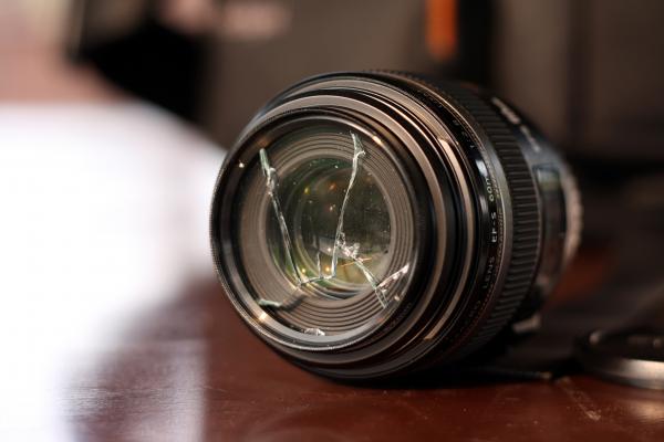 broken-lens-thana-thaweeskulchai.jpg