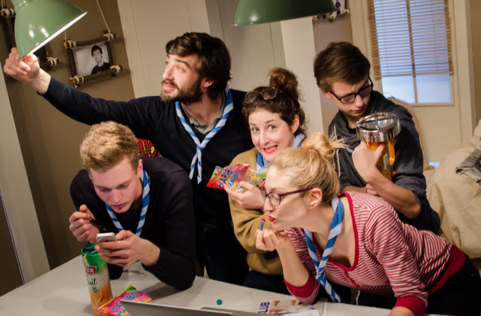 Entre scouts, ils préparent leur camp
