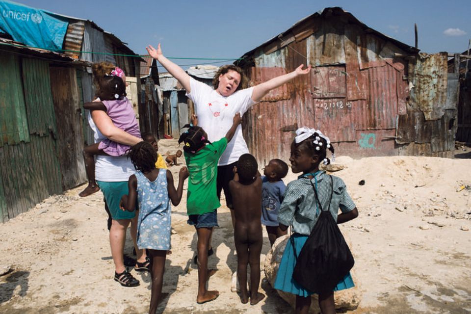 Tourisme humanitaire : la vraie fausse pitié
