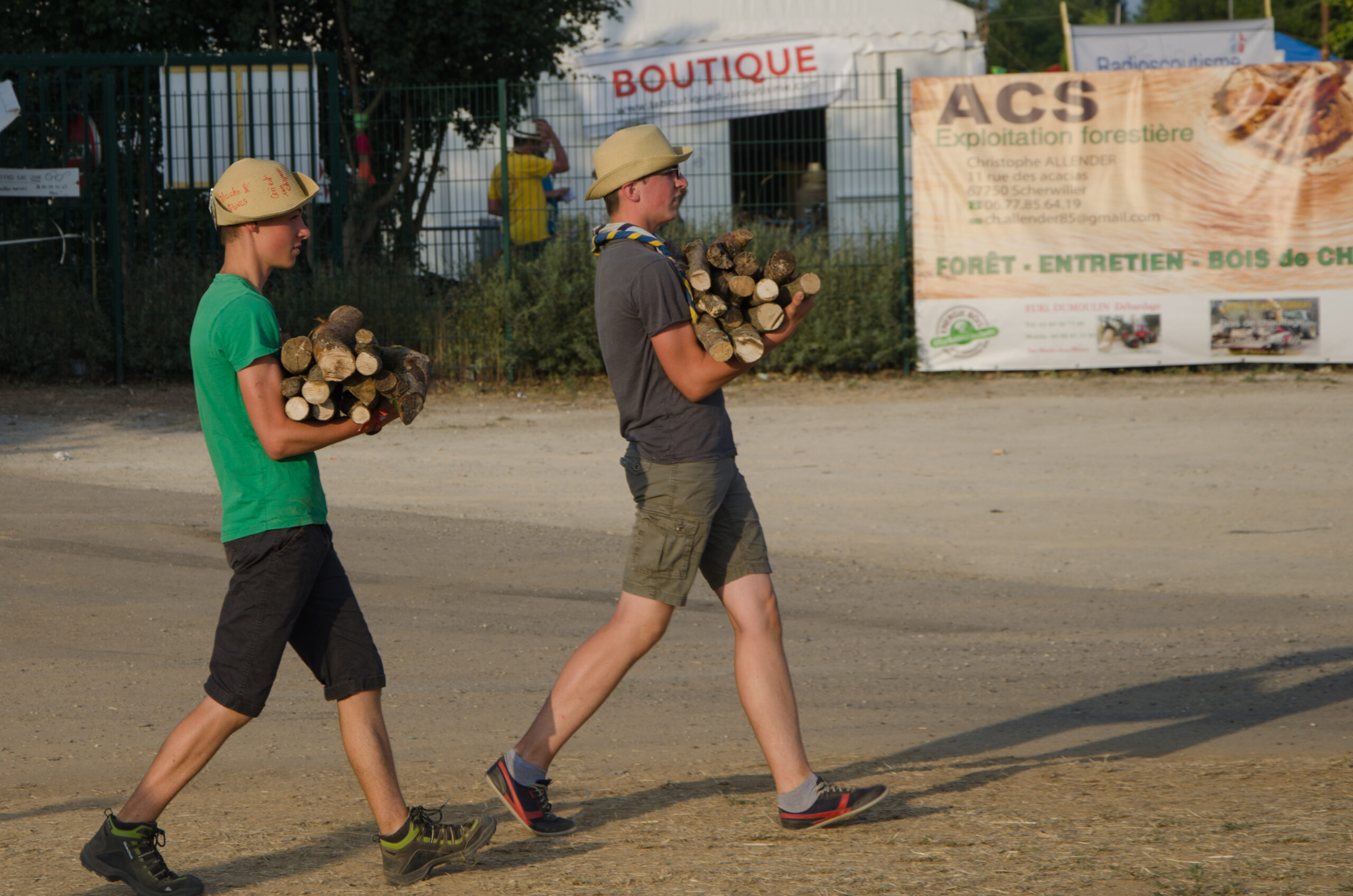 Trouver du bois pendant un jamboree